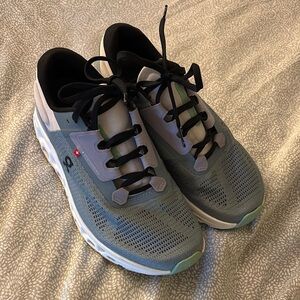 On Cloud Running Gray and Black Sneakers CLOUDTECH